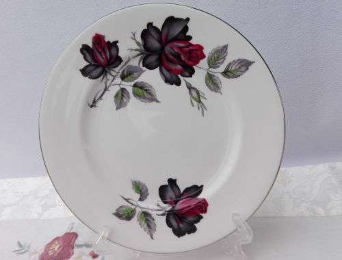 ROYAL ALERT CAKE PLATE     ENGLAND